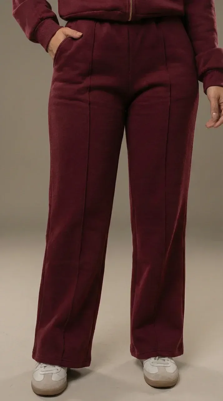 Ensemble de survêtement bordeaux élégant avec veste zippée et pantalon à jambe droite