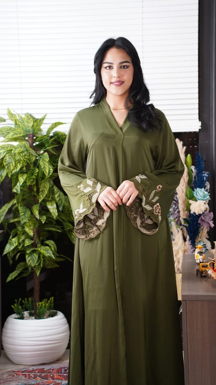 عباية مطرزة