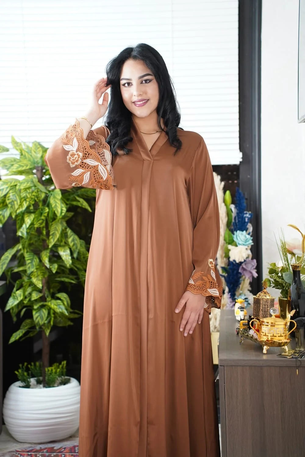 عباية مطرزة
