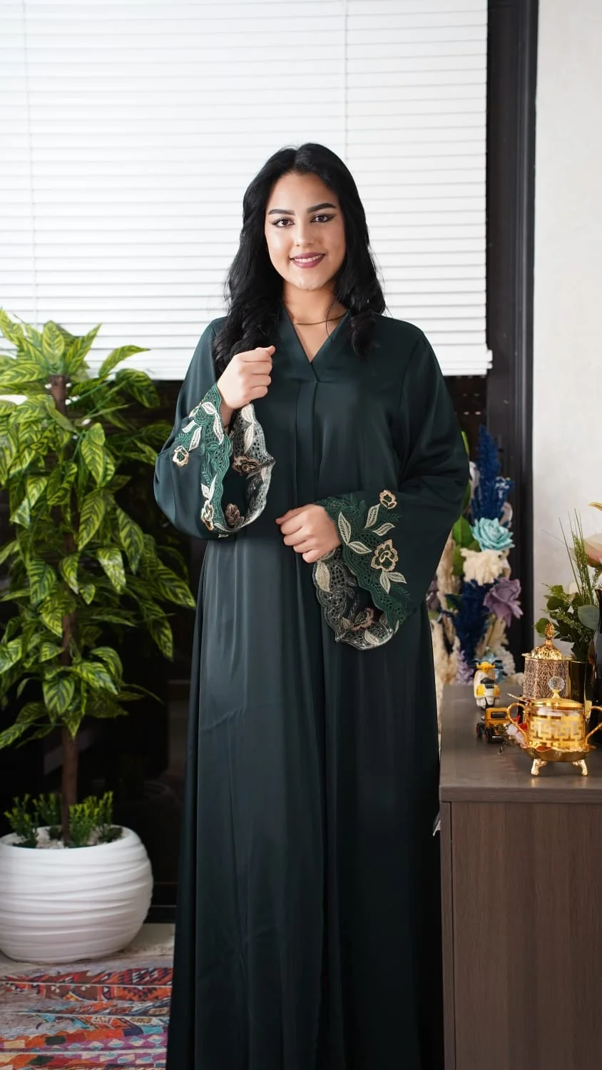 عباية مطرزة